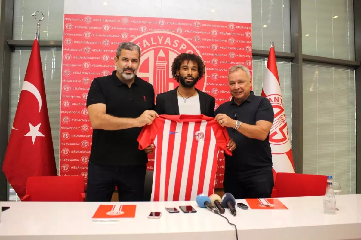 Antalyaspor\'da Sangare 3 Yıllık Sözleşme İmzaladı