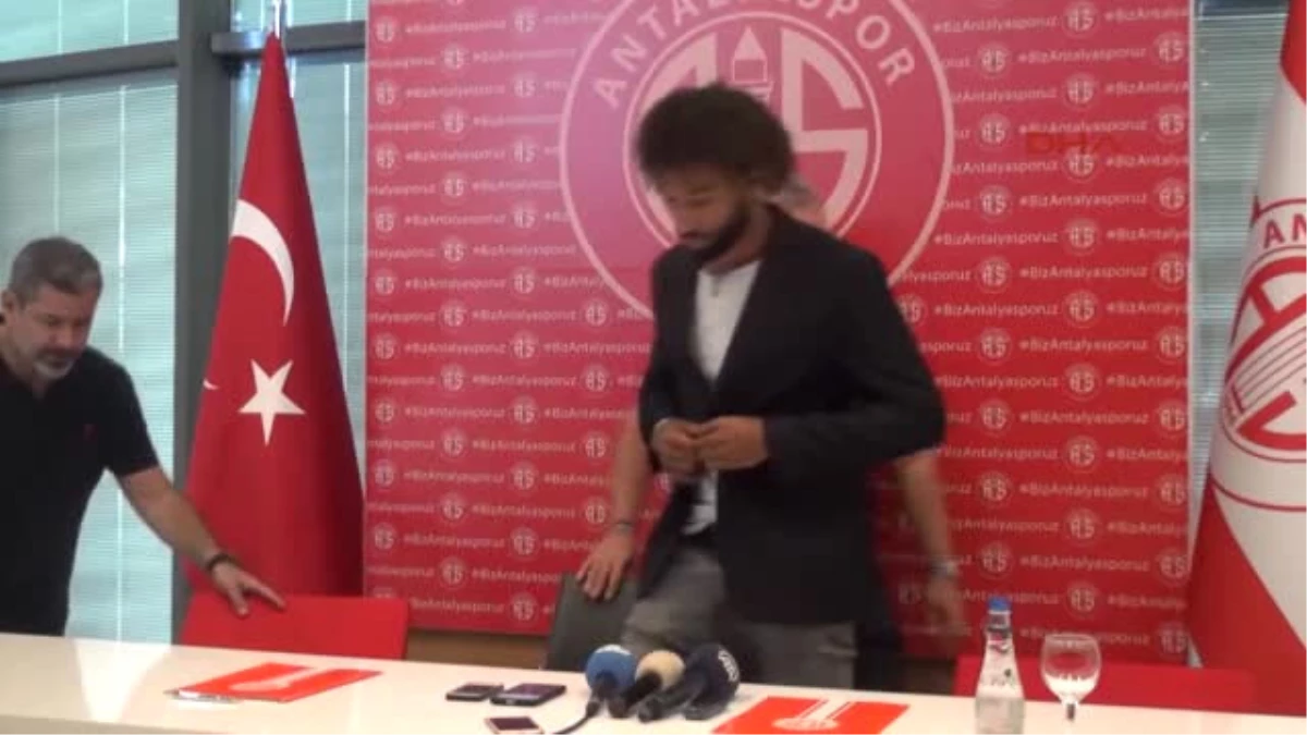 Antalyaspor, Nazım Sangare ile 3 Yıllık Sözleşme İmzaladı
