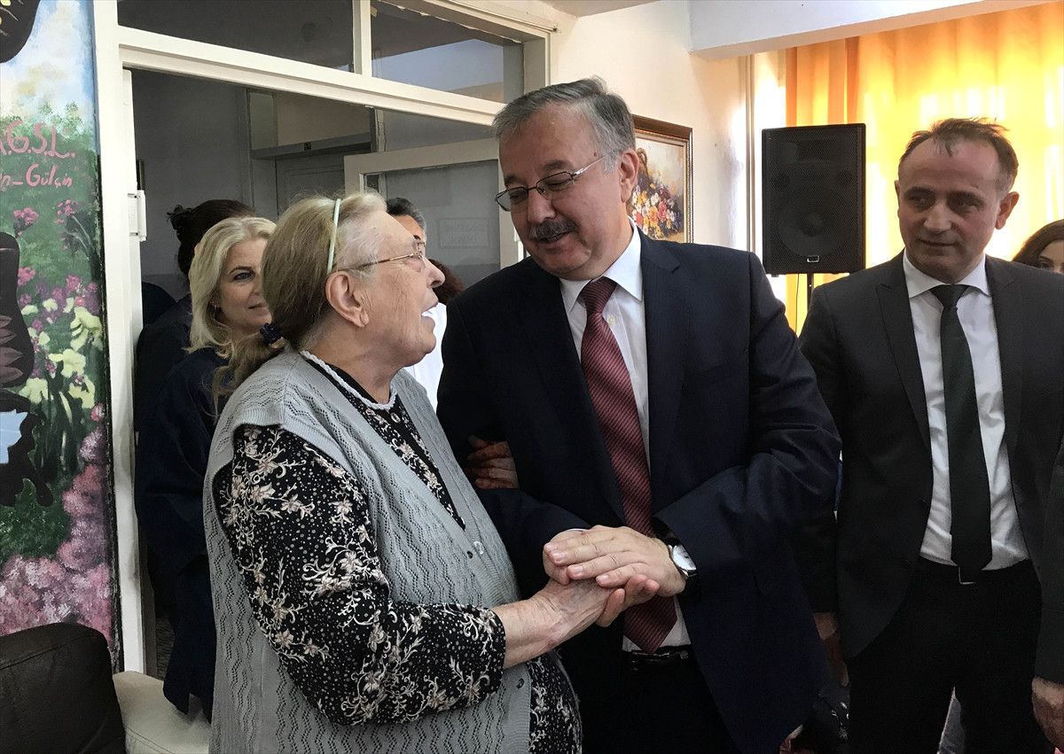 Arife Günü Doğan Bebeğin Adını Vali Özdemir Koydu