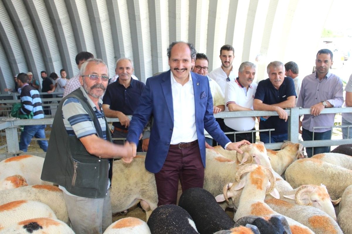 Başkan Demiraslan Gönülleri Aldı