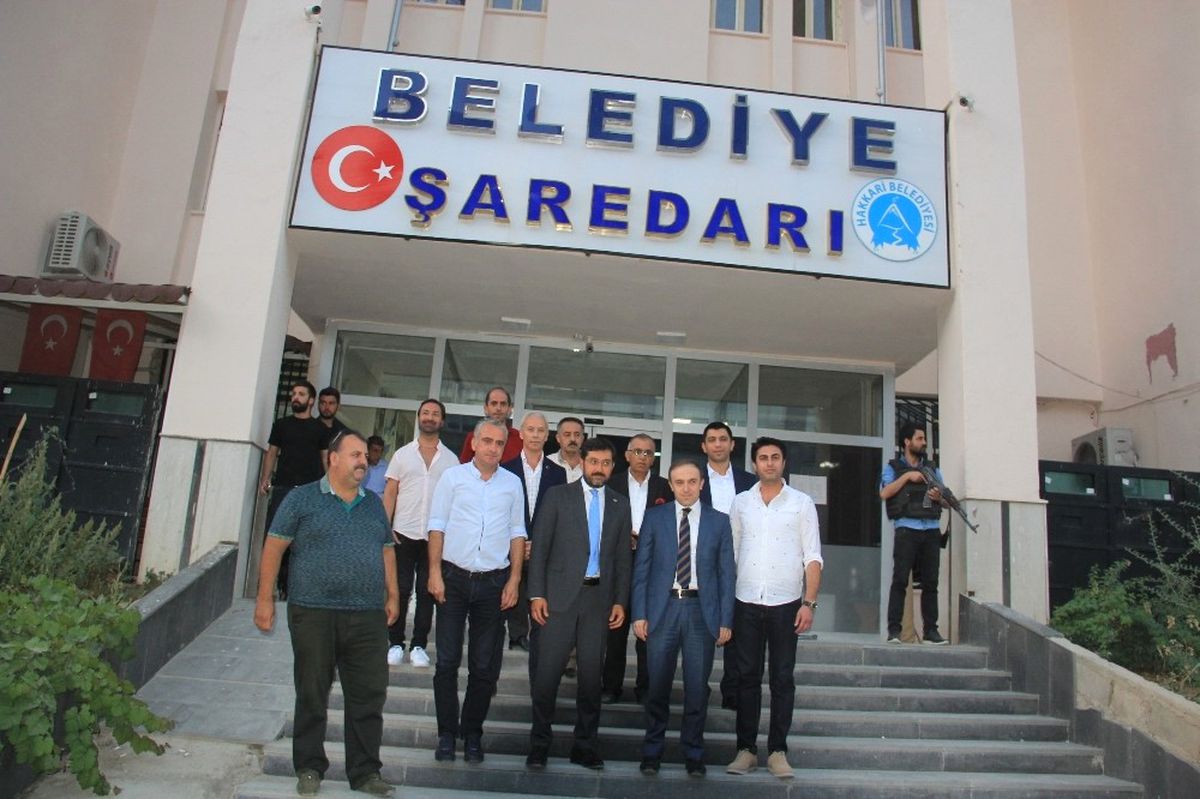 Beşiktaş Belediye Başkanı Hazinedar Çocuk Festivali İçin Hakkari\'ye Geldi
