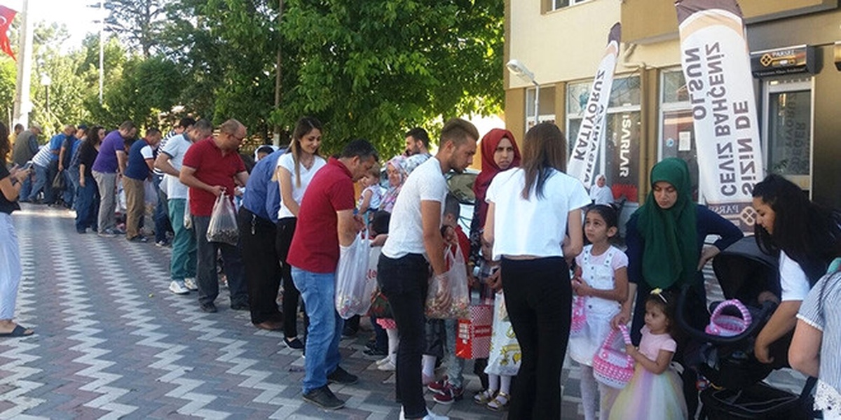 Bilecik\'te 6 Asırlık "Şeker Atma" Geleneği