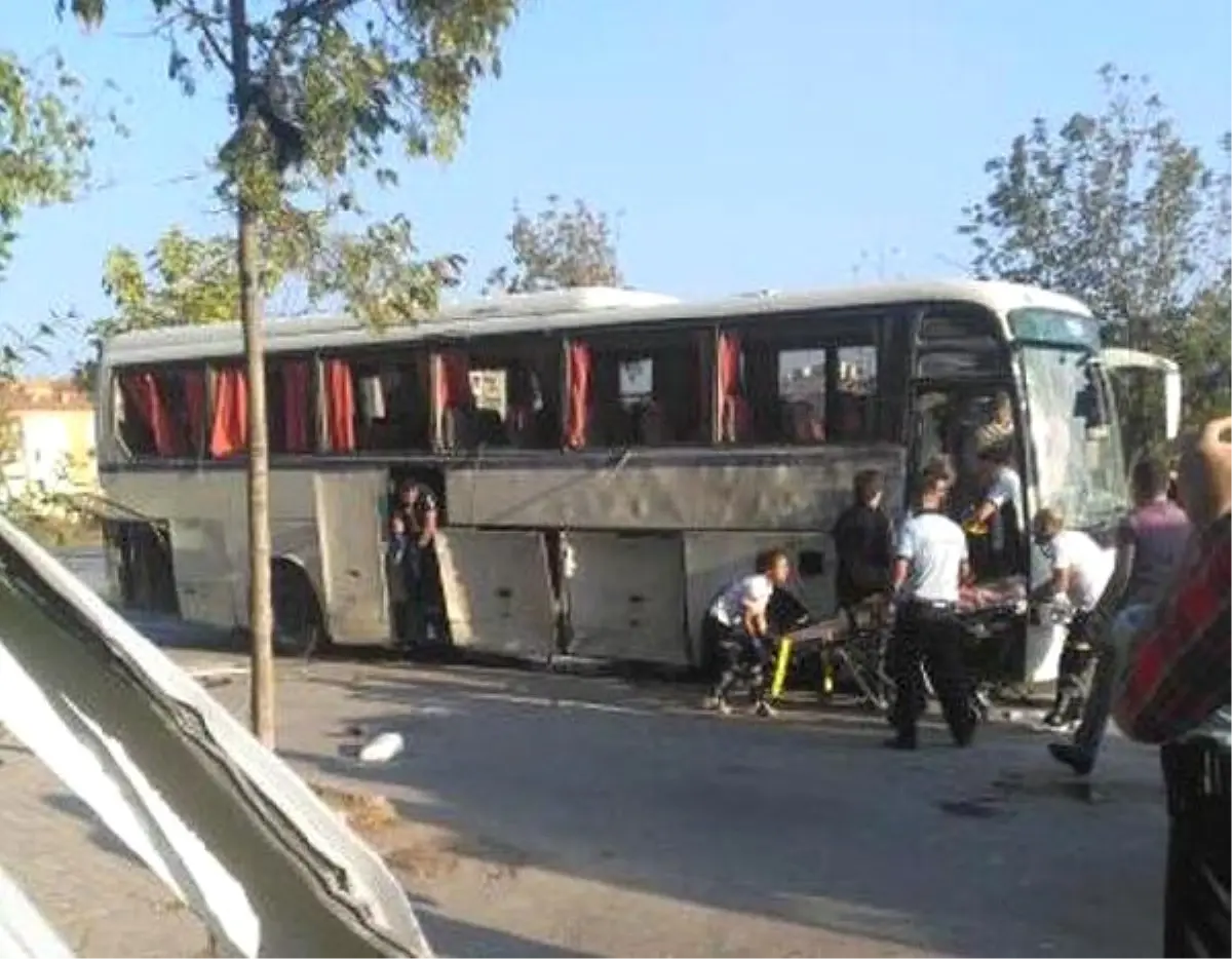 Buca\'da Cezaevi Servis Aracına Bombalı Saldırı; 10 Yaralı - Yeniden