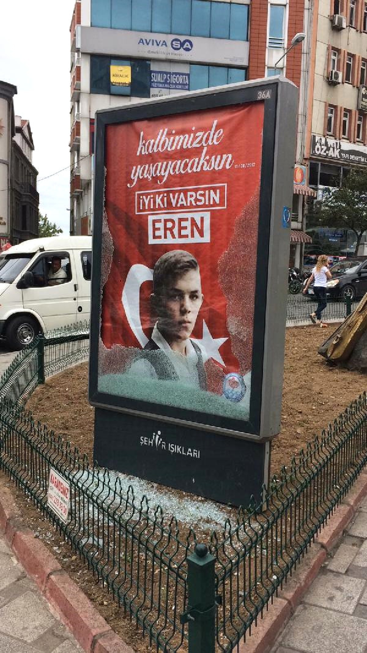 Eren Bülbül\'ün Fotoğrafının Yer Aldığı Bilboarda Saldırı