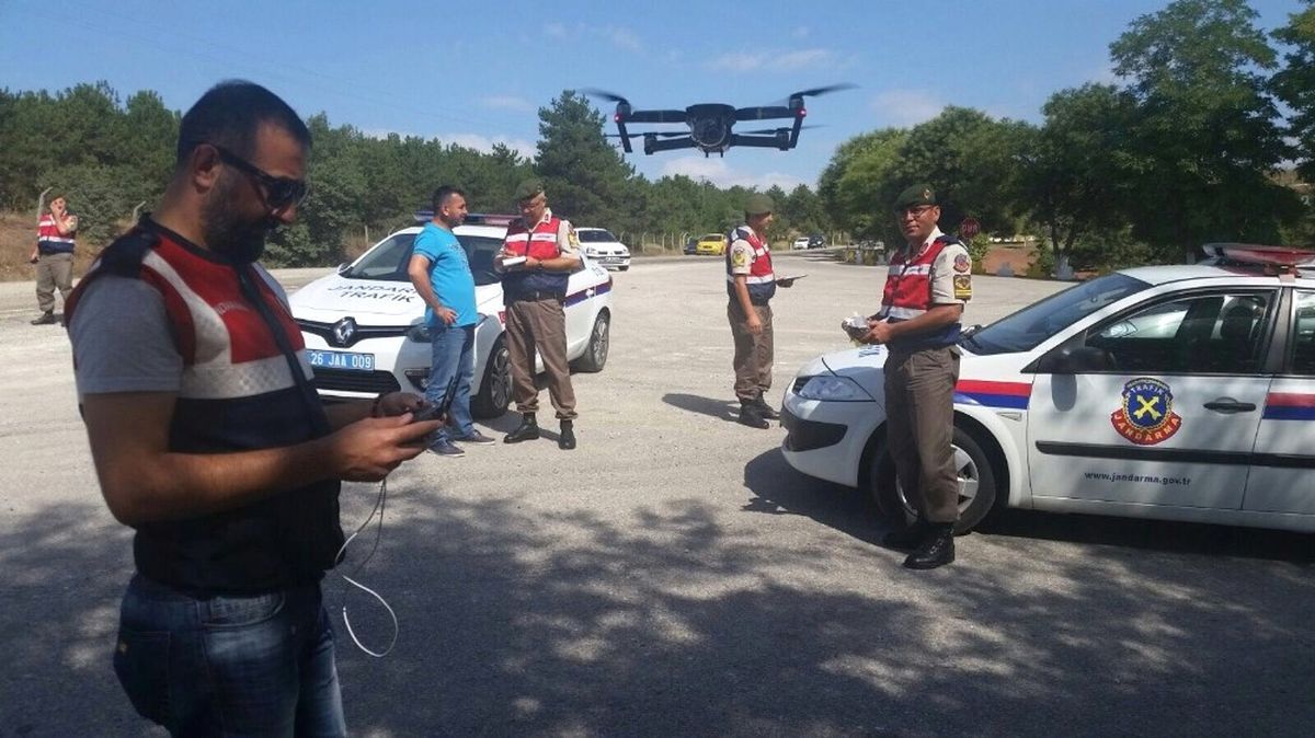 Eskişehir\'de Jandarma Havadan Trafik Kontrolü Yapmaya Başladı