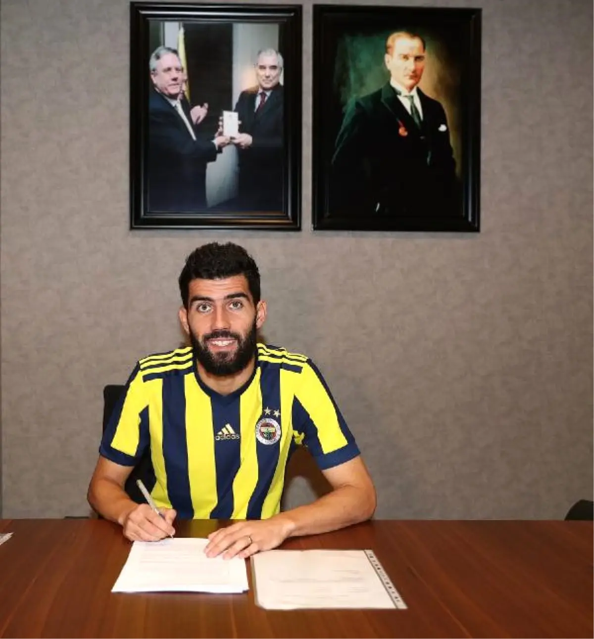 Fenerbahçe\'de Neto 1 Yıllık İmzayı Attı