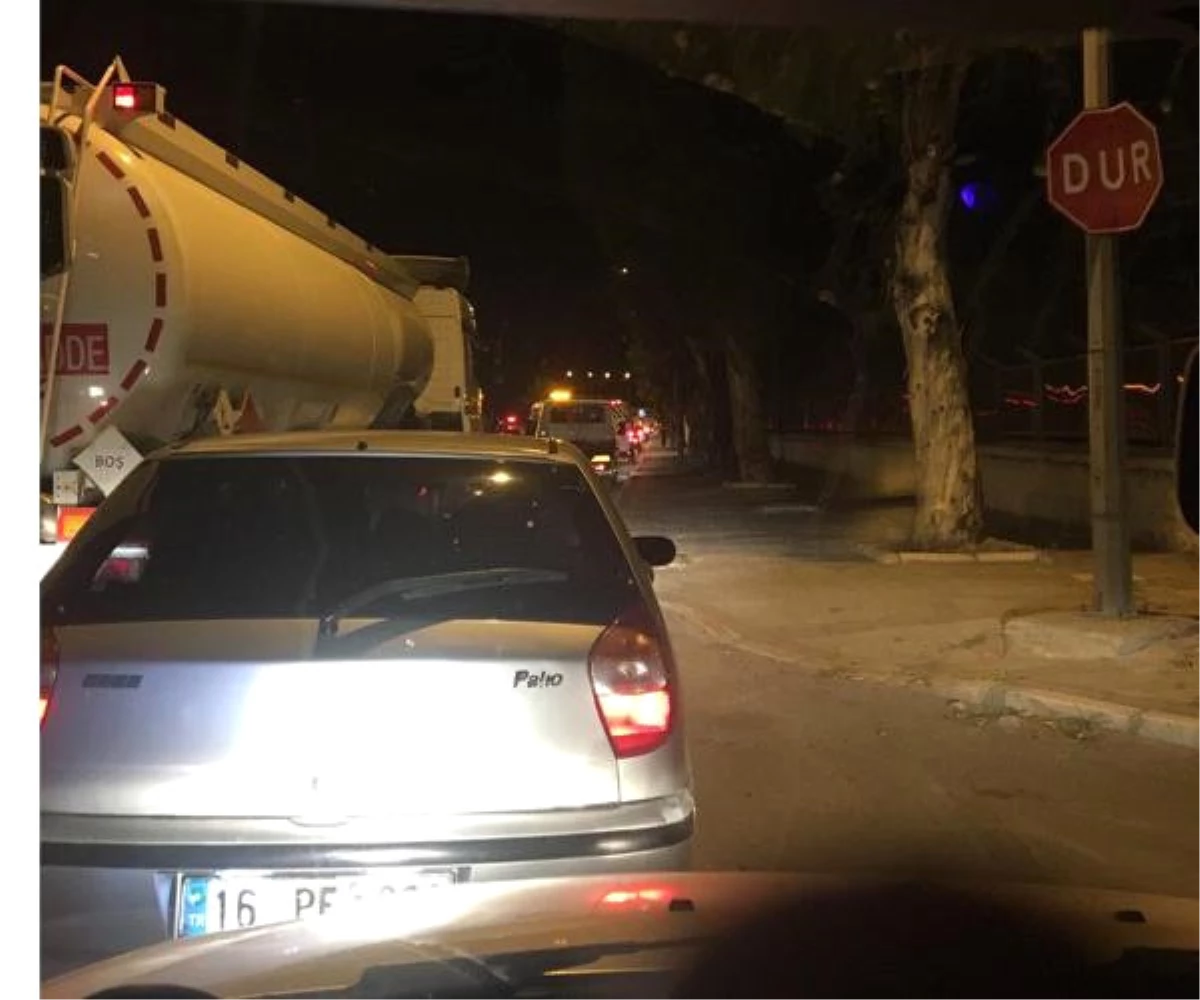 İzmir\'de Trafik Kazası: 1 Ölü, 1 Yaralı