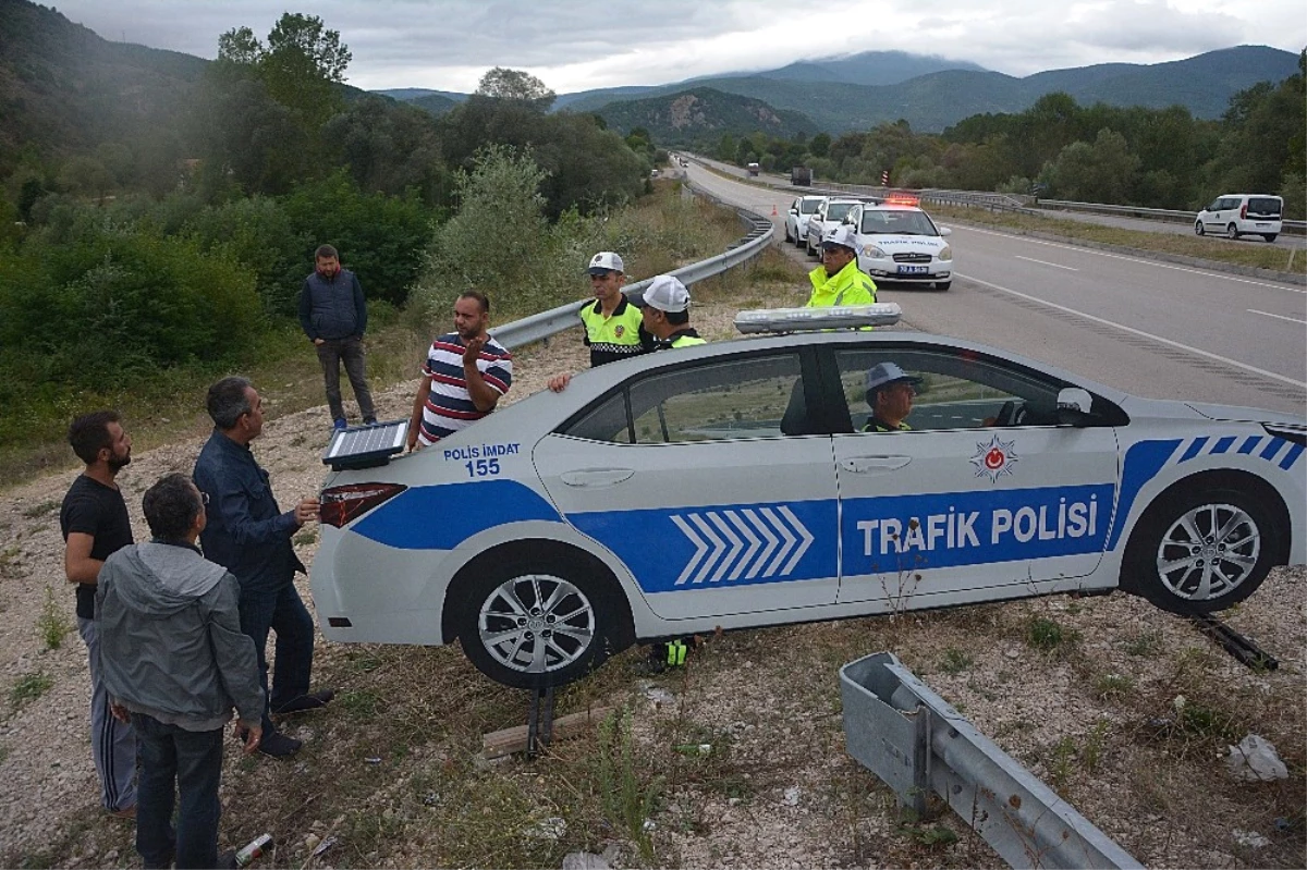 Karabük\'te İki Kara Noktaya Maket Polis Aracı Yerleştirildi