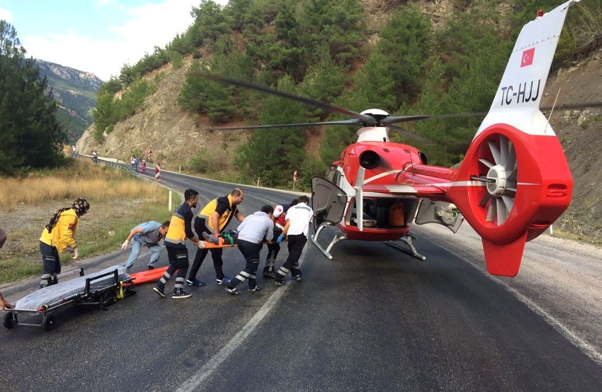 Kazada Yaralanan Traktör Sürücüsünün Yardımına Ambulans Helikopter Yetişti