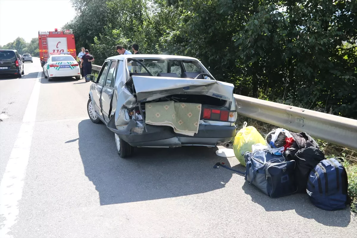 Kocaeli\'de Trafik Kazası: 4 Yaralı