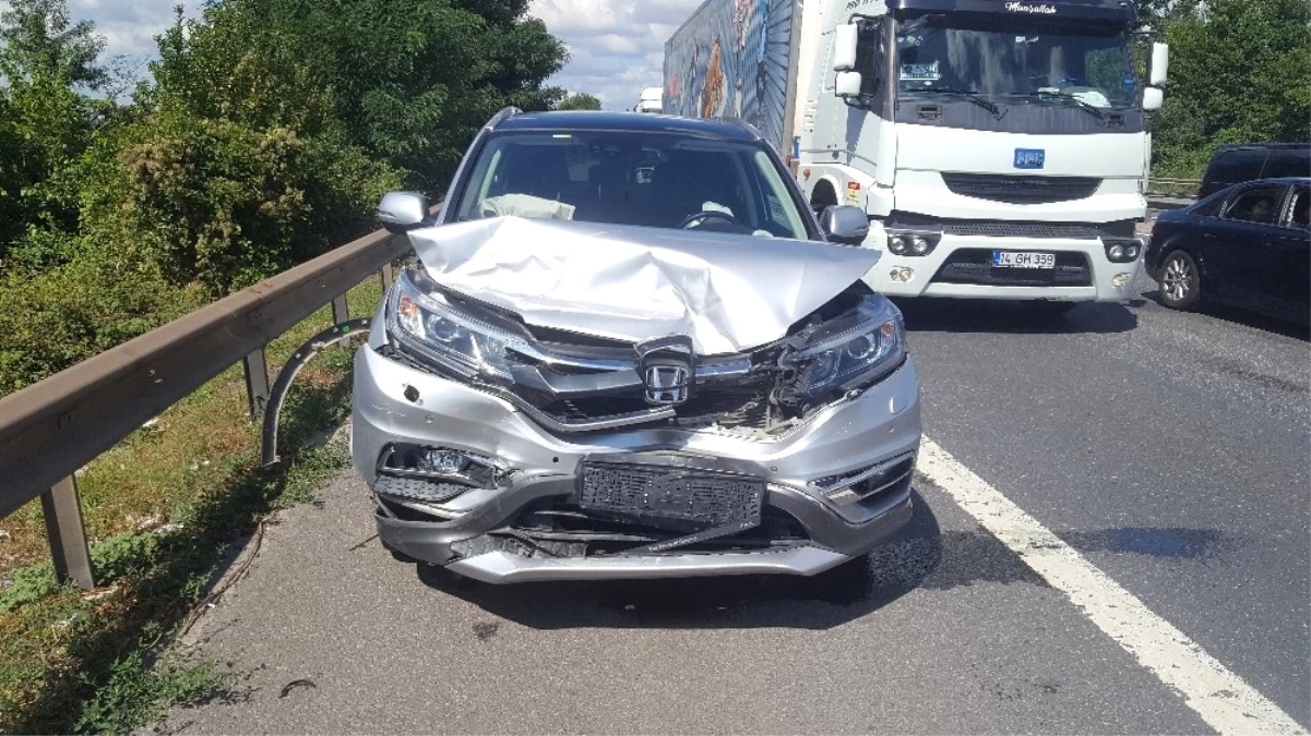Kocaeli Tem\'de Trafik Kazası: 4 Yaralı