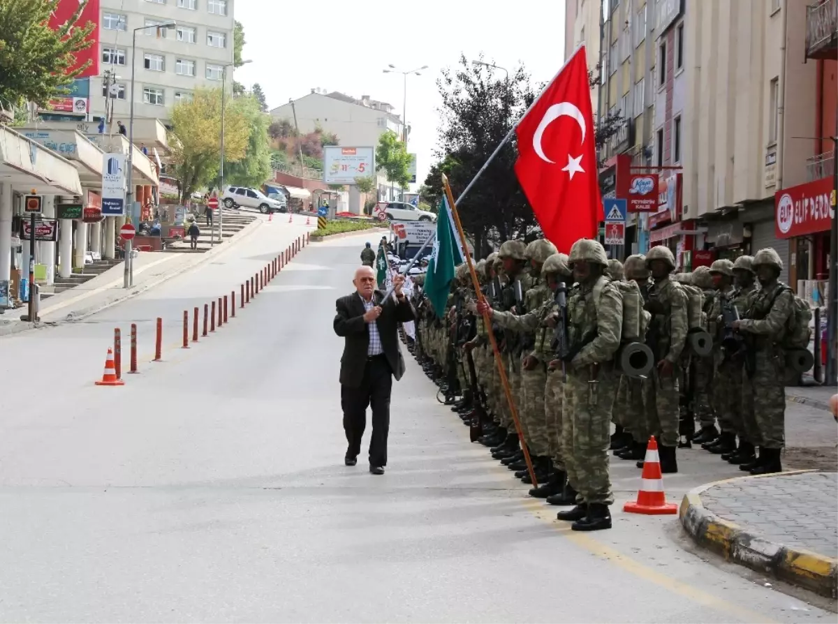 Komandolar Şehir Merkezini İnletti