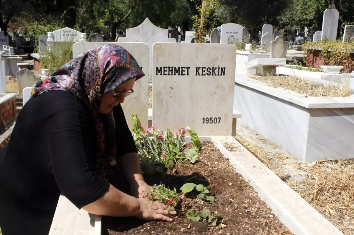 Mezarlıklarda Bayram Yoğunluğu