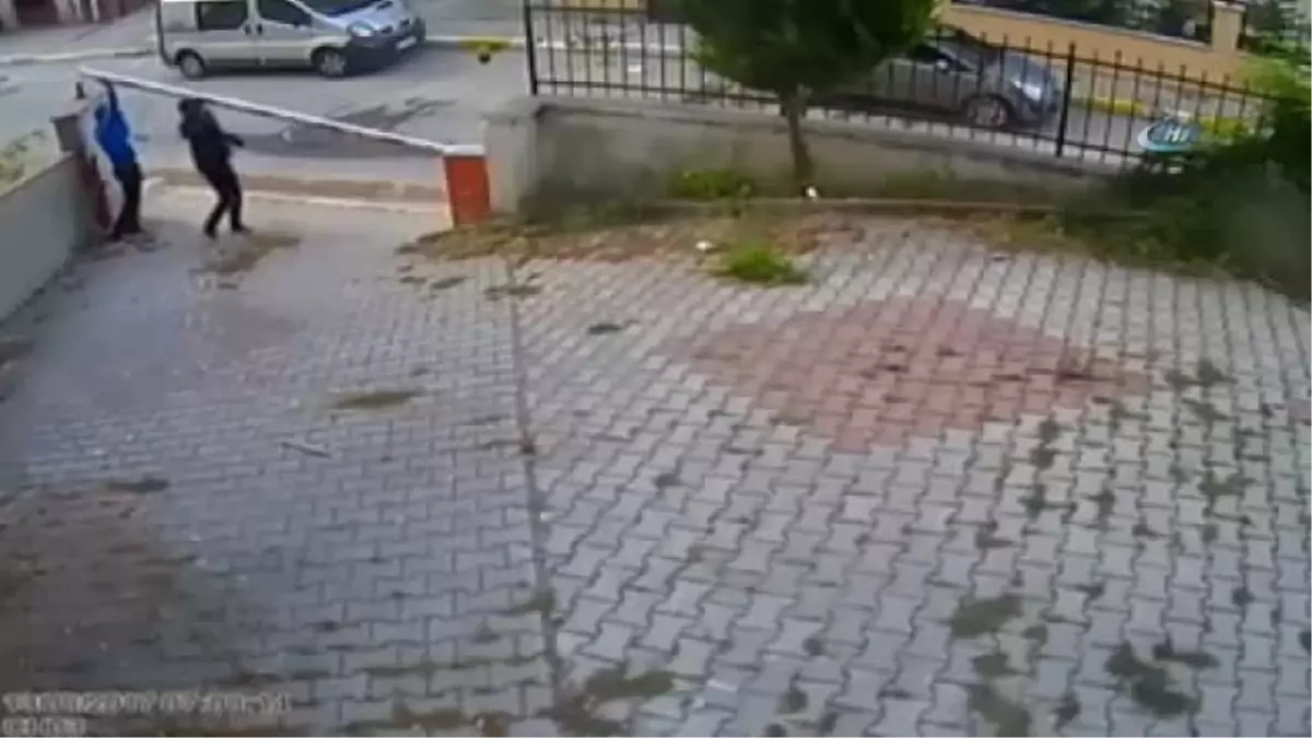 Önce Evden Anahtarı, Sonra Arabayı Çaldılar...o Anlar Kamerada