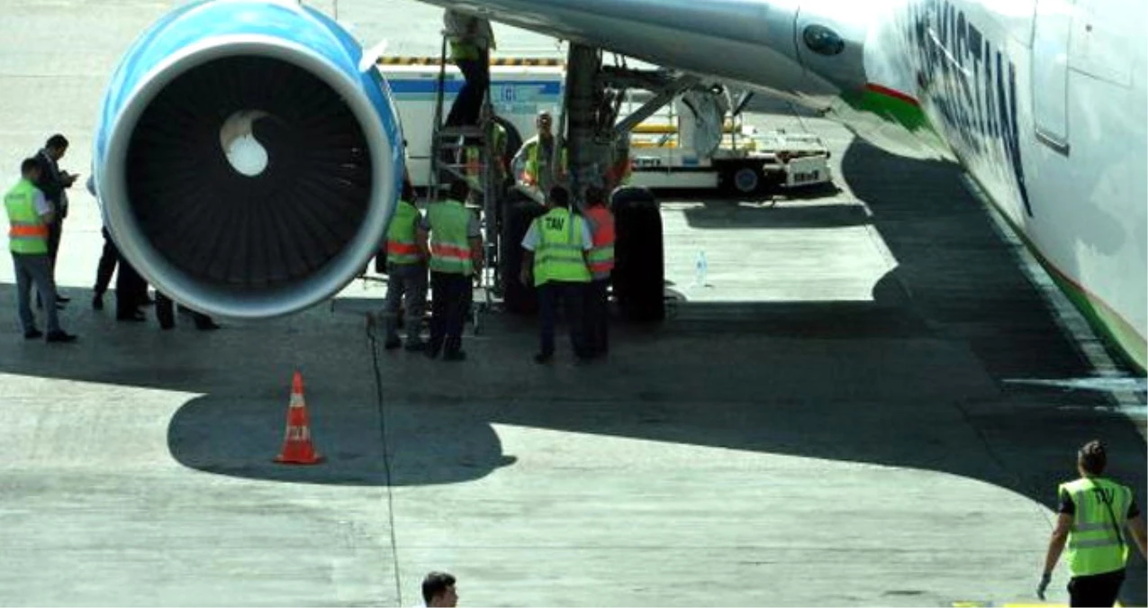 Özbek Uçağının Tekerleği Patladı, İstanbul\'a Tehlikeli İniş Yaptı