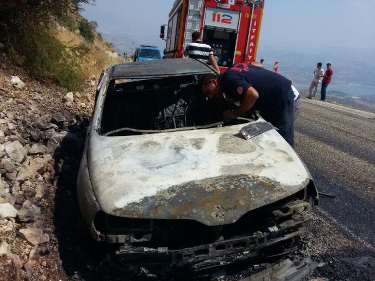 Seyir Halindeki Otomobil Yangında Kullanılmaz Hale Geldi