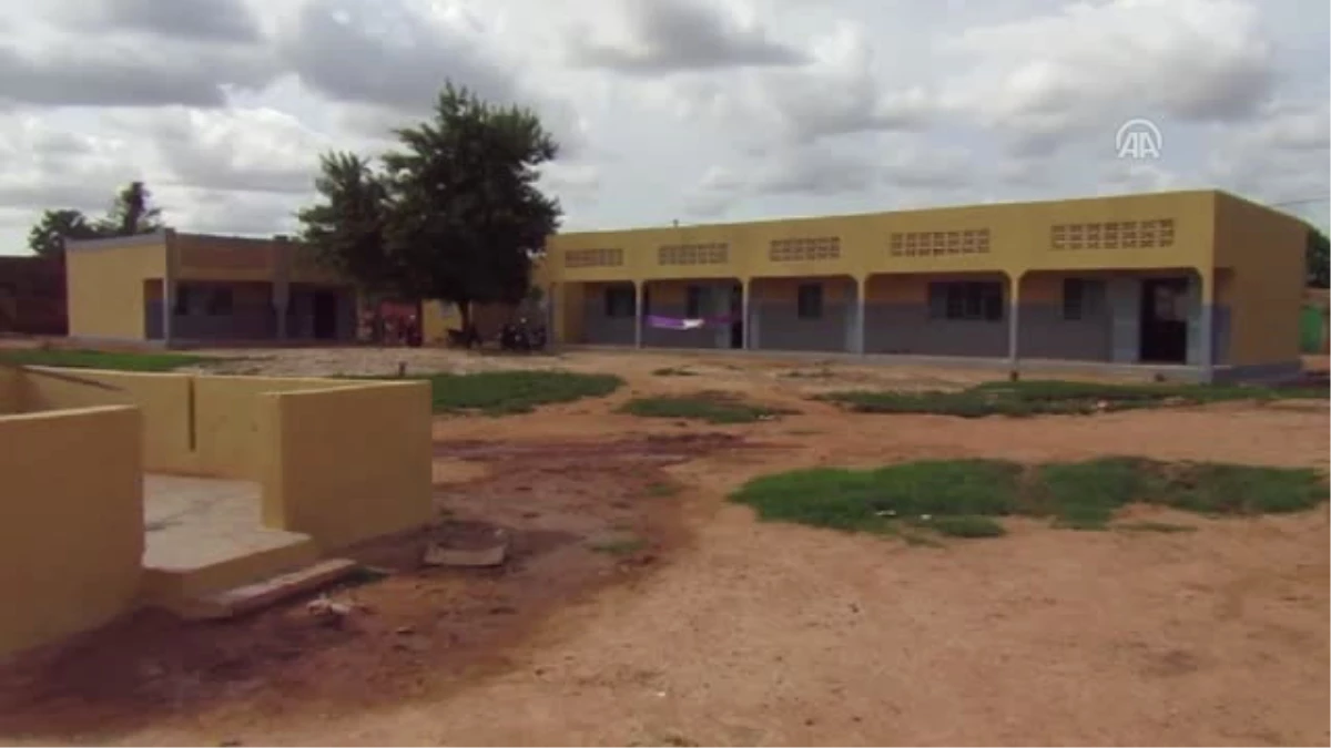 Tika\'nın Gönüllüleri Okul Tadilat Çalışmalarına Katıldı - Burkina