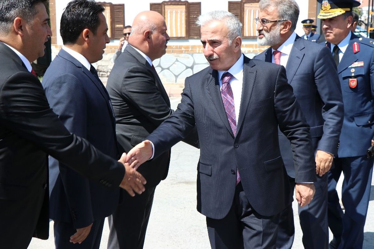 Vali Kamçı, "Yetkisi Olmayan Kişileri Kurban Derilerini Vermeyin"