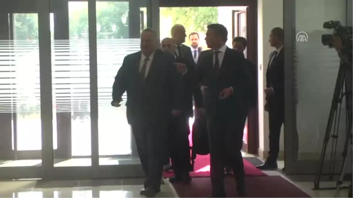 Yunanistan Dışişleri Bakanı Kotzias Makedonya\'da