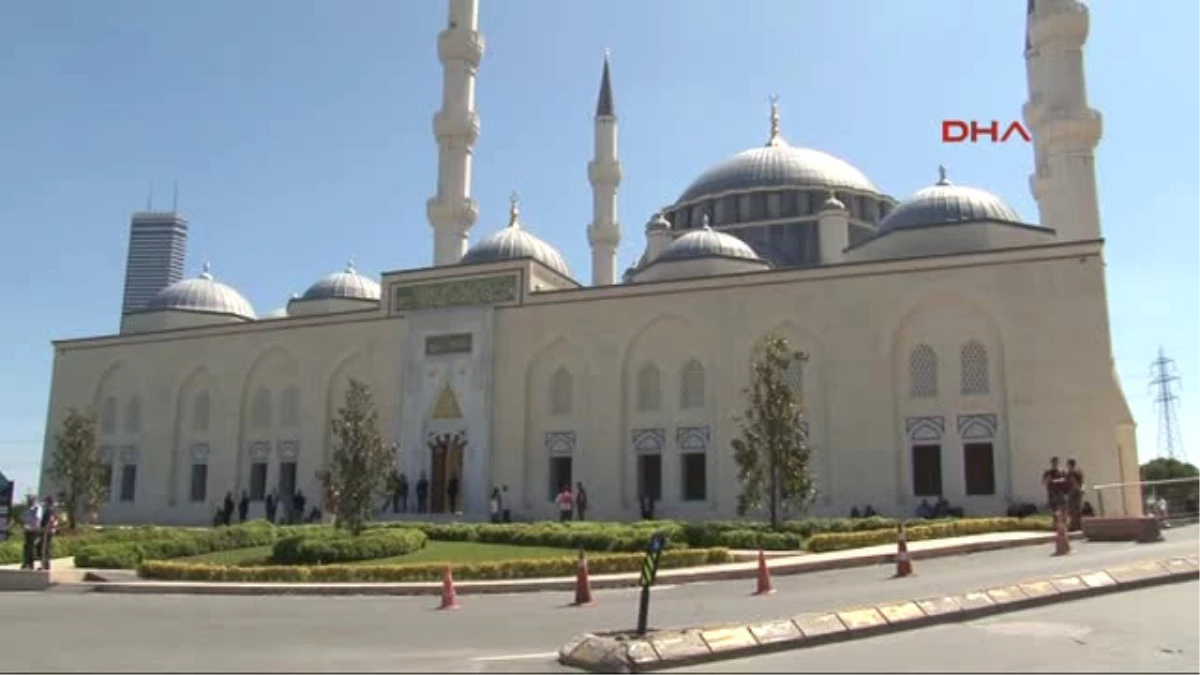 Başbakan Cuma Namazını Ataşehir Mimar Sinan Camii\'nde Kıldı