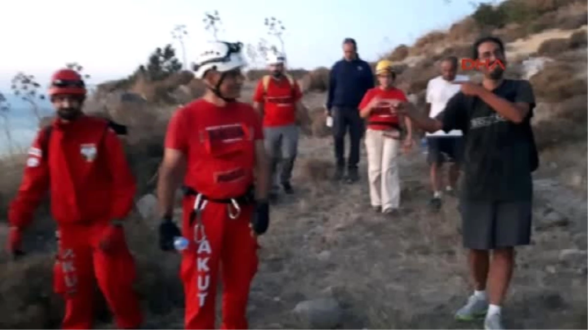 Bodrum Dağda Mahsur Kalan 3 Kişiyi Akut Bodrum Ekibi Kurtardı