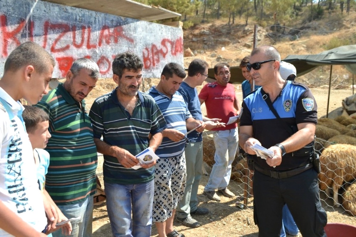 Bozyazı\'da Polis Sahte Para Uyarısı Yaptı