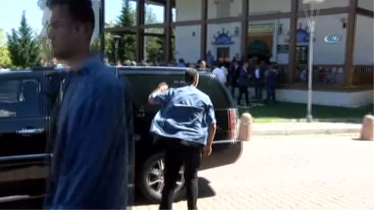 Cumhurbaşkanı Recep Tayyip Erdoğan Cuma Namazını Orman Bölge Müdürlüğü Camii\'nde Kıldı