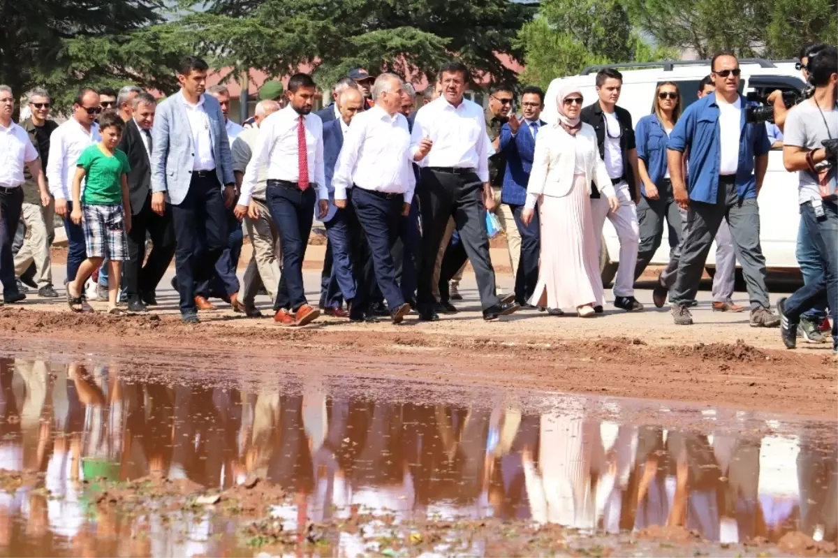 Ekonomi Bakanı Zeybekci Afet Bölgesinde