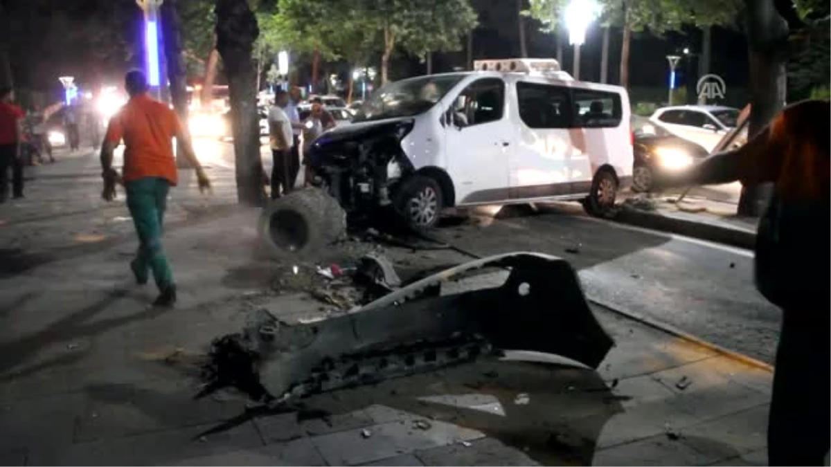 Elazığ\'da Zincirleme Trafik Kazası: 4 Yaralı
