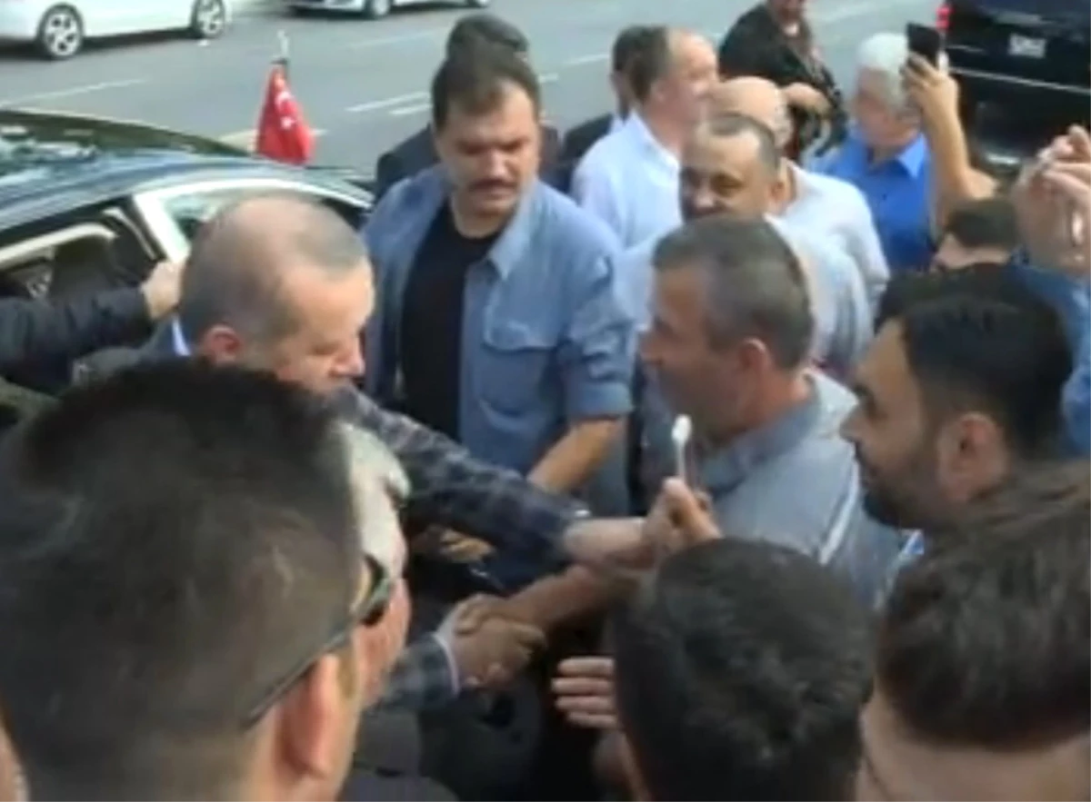 Erdoğan\'dan Bayramlaştığı Taksici Esnafına Sigara Uyarısı