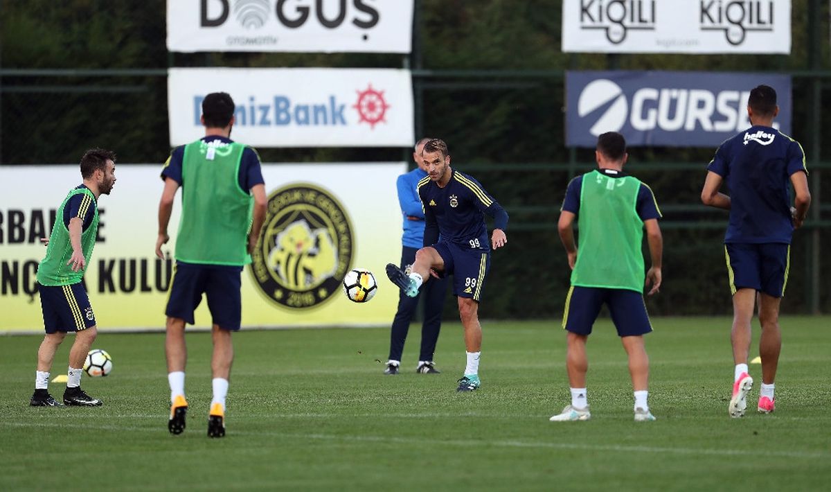 Fenerbahçe 13 Eksikle Çalıştı