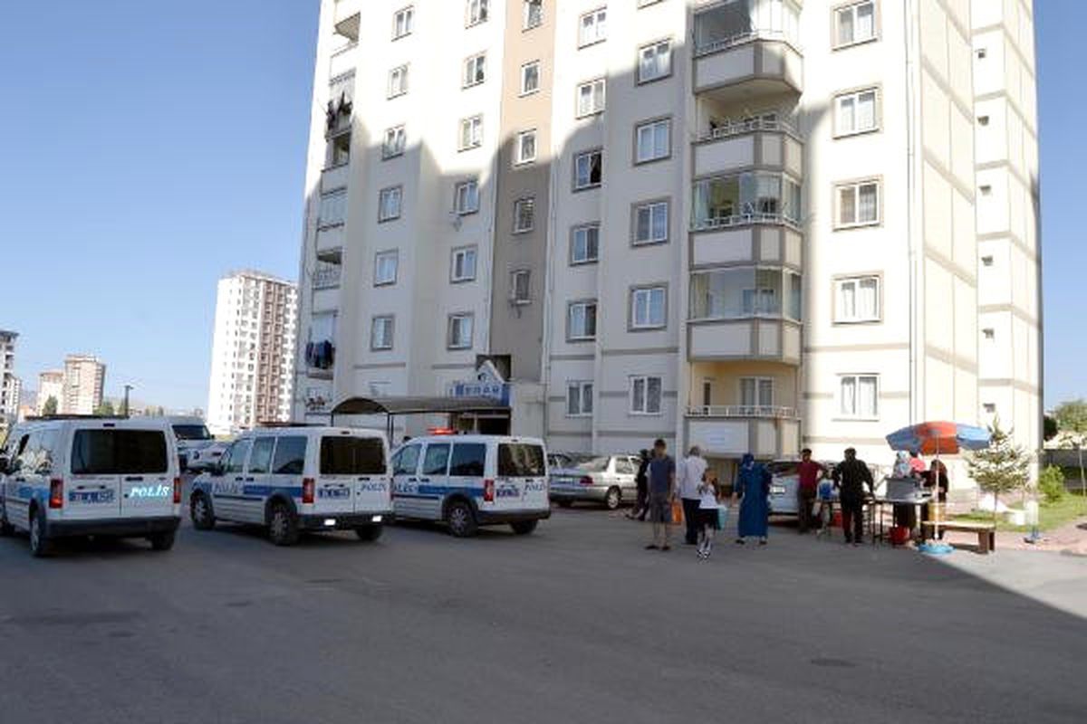 Genç Kız Eşarbıyla Kendisini Astı