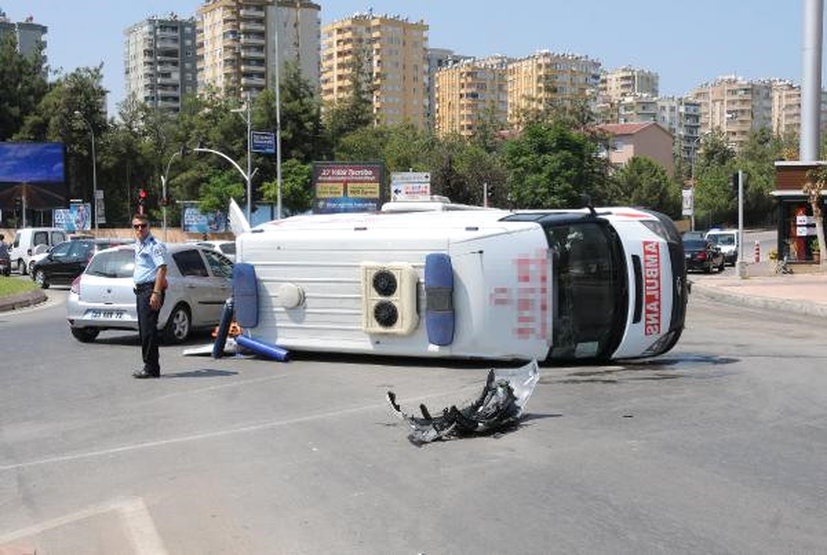 Hasta Taşıyan Ambulans Kaza Yaptı