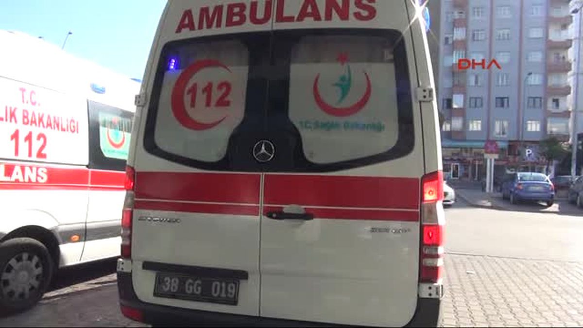 Kayseri\'de Acemi Kasaplar, Kendilerini Yaraladı