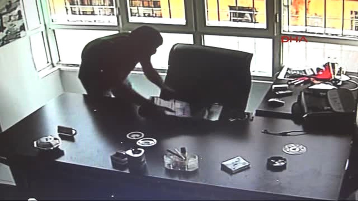 Sürücü Kursundaki Hırsızlığı Güvenlik Kamerası Görüntüledi