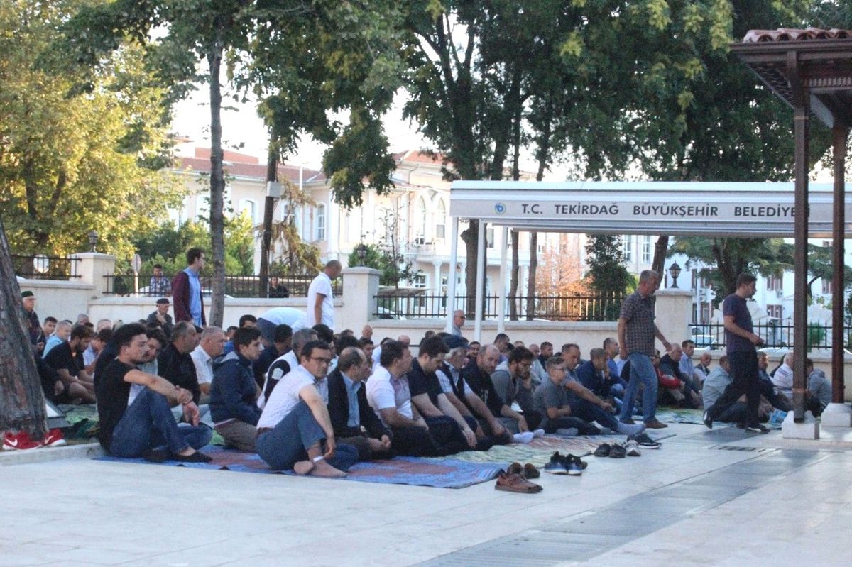 Tekirdağ\'da Bayram Namazında Camiler Doldu Taştı