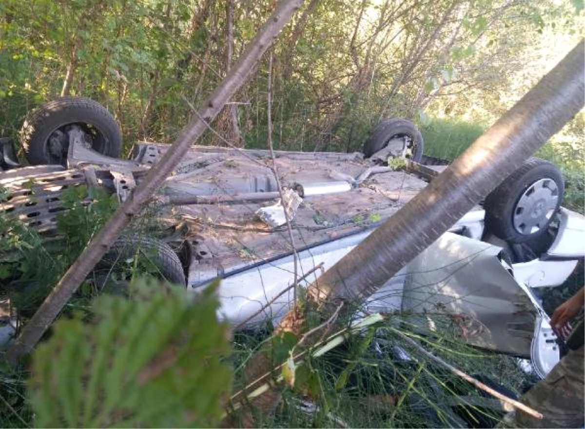 Amasya\'da Otomobil Şarampole Yuvarlandı: 5 Ölü