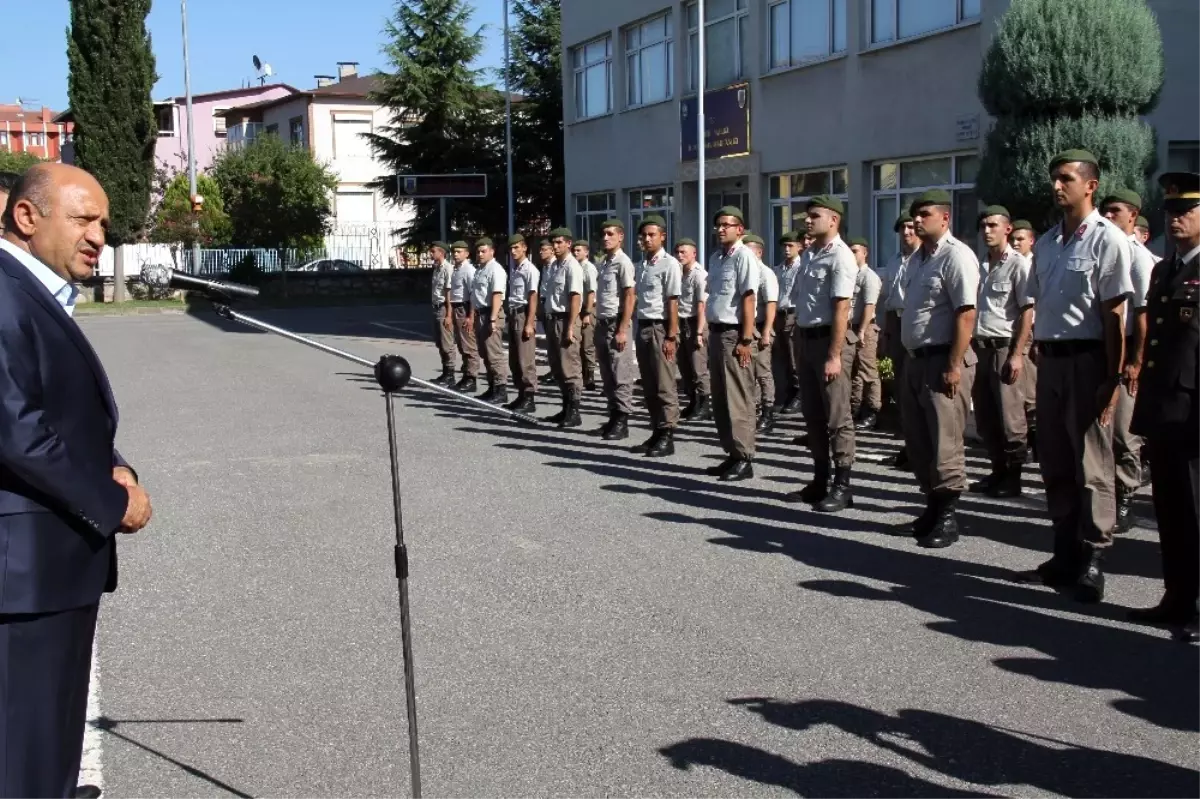 Başbakan Yardımcısı Işık, Askerlerle Bayramlaştı