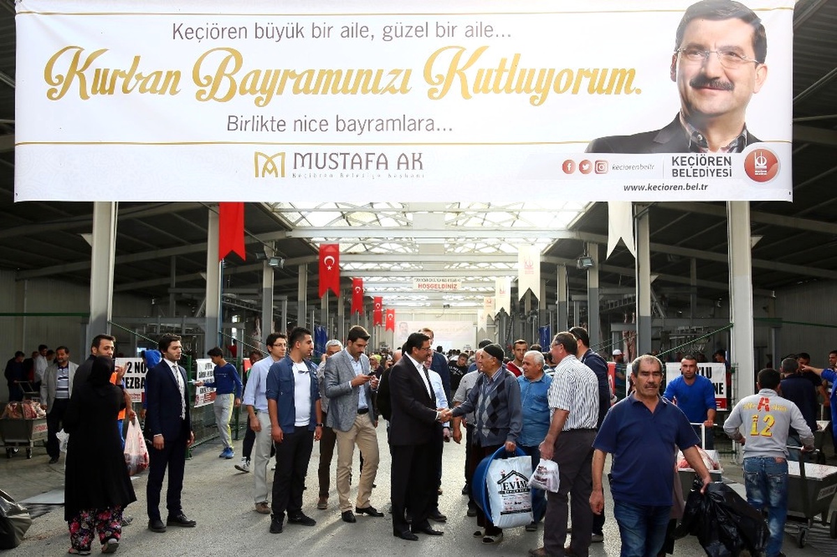 Başkan Ak, Kurban Kesim Alanında Vatandaşlarla Bayramlaştı