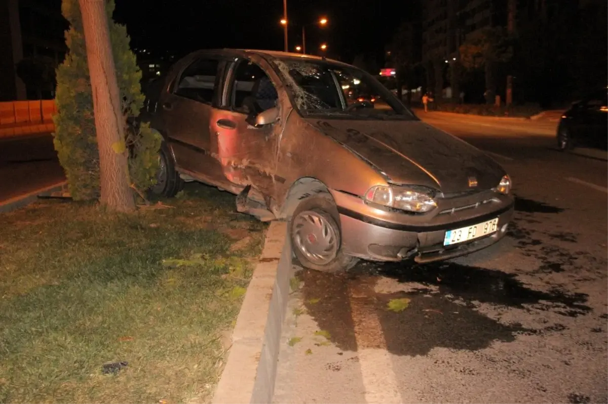 Elazığ\'da Trafik Kazası: 3 Yaralı