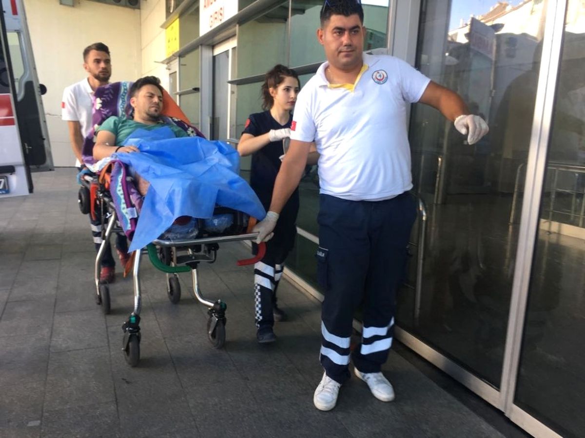 Eşine Sinirlendi, Kendini Bıçakladı