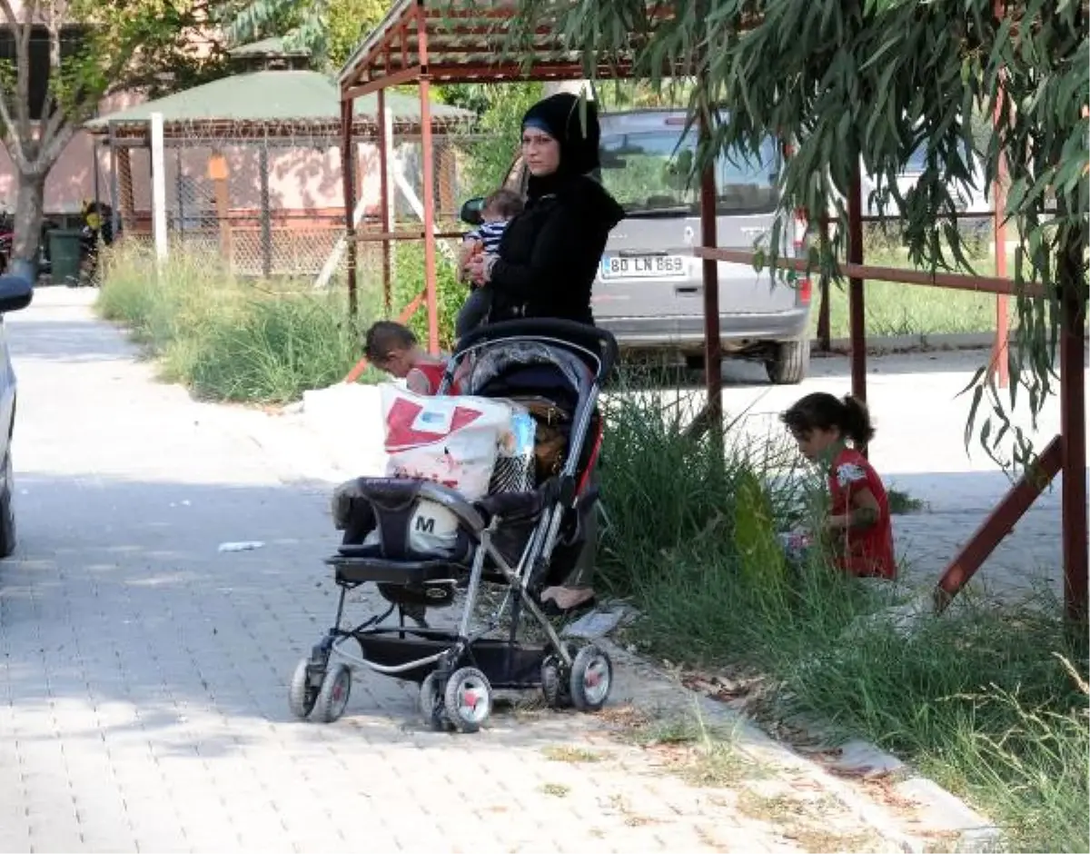 Gidecek Yer Bulamayan Suriyeli Kadın 3 Çocuğuyla Ortada Kaldı