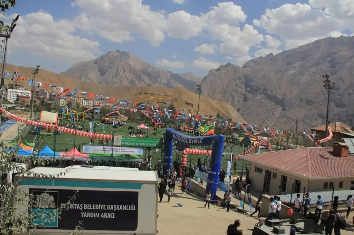 Hakkari\'deki Kurulan Türkiye\'nin En Büyük Oyun Park Çocukları Sevindirdi