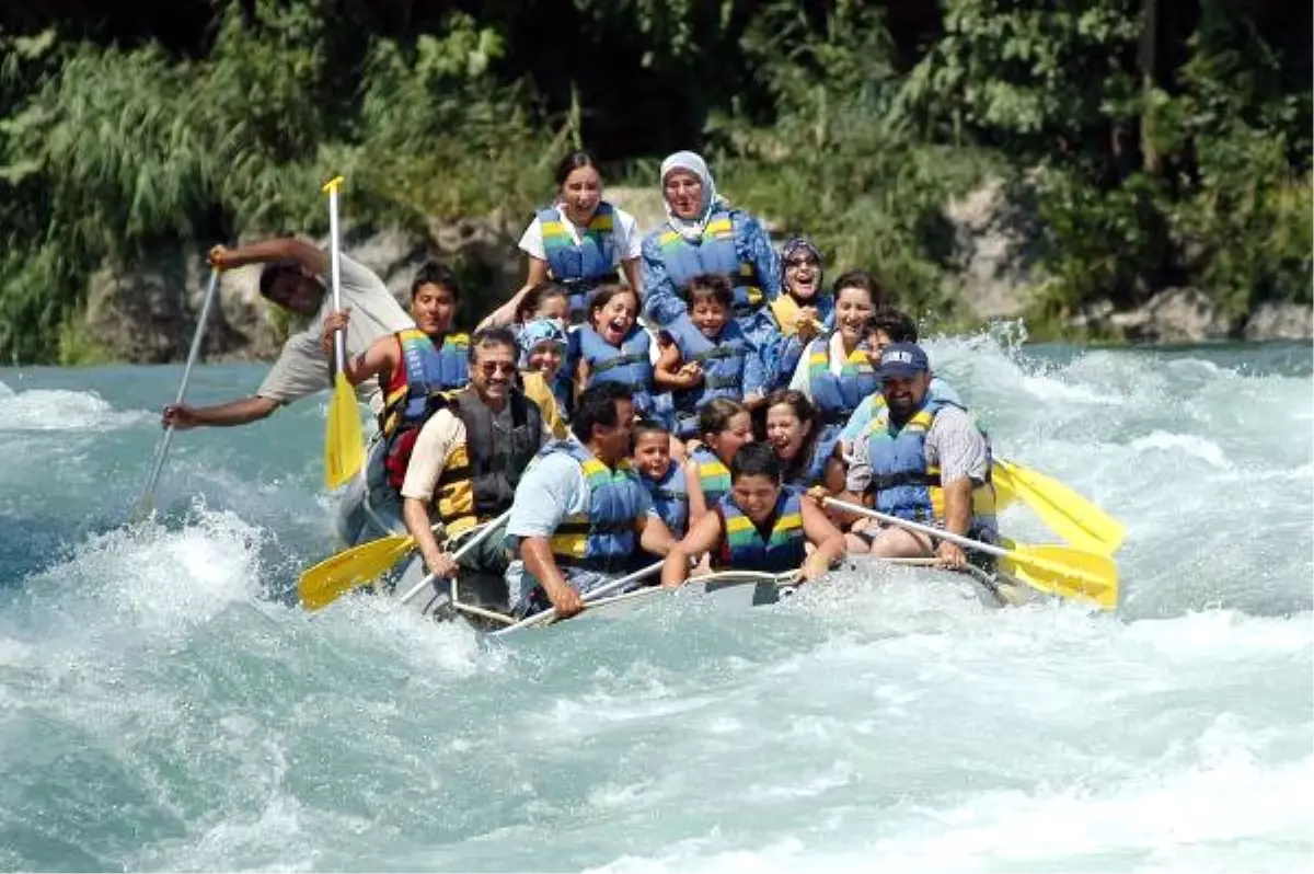 Köprülü Kanyon\'da Bayram Yoğunluğu