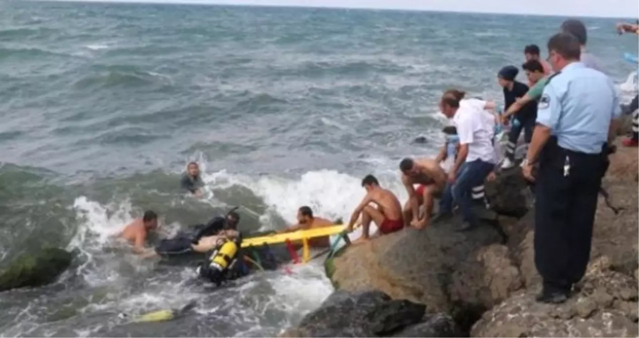 Mersin'de Denize Giren Baba Kayboldu, Oğlu Boğularak Can Verdi