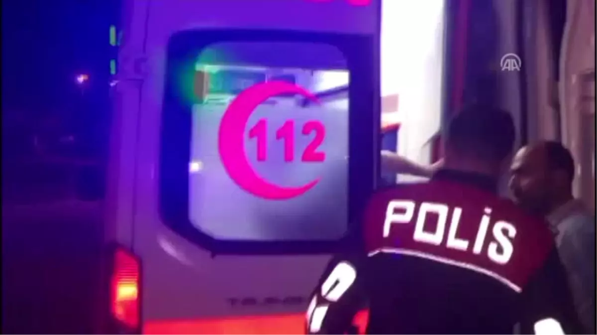 Polis Aracı ile Otomobil Çarpıştı: 1 Polis Yaralı