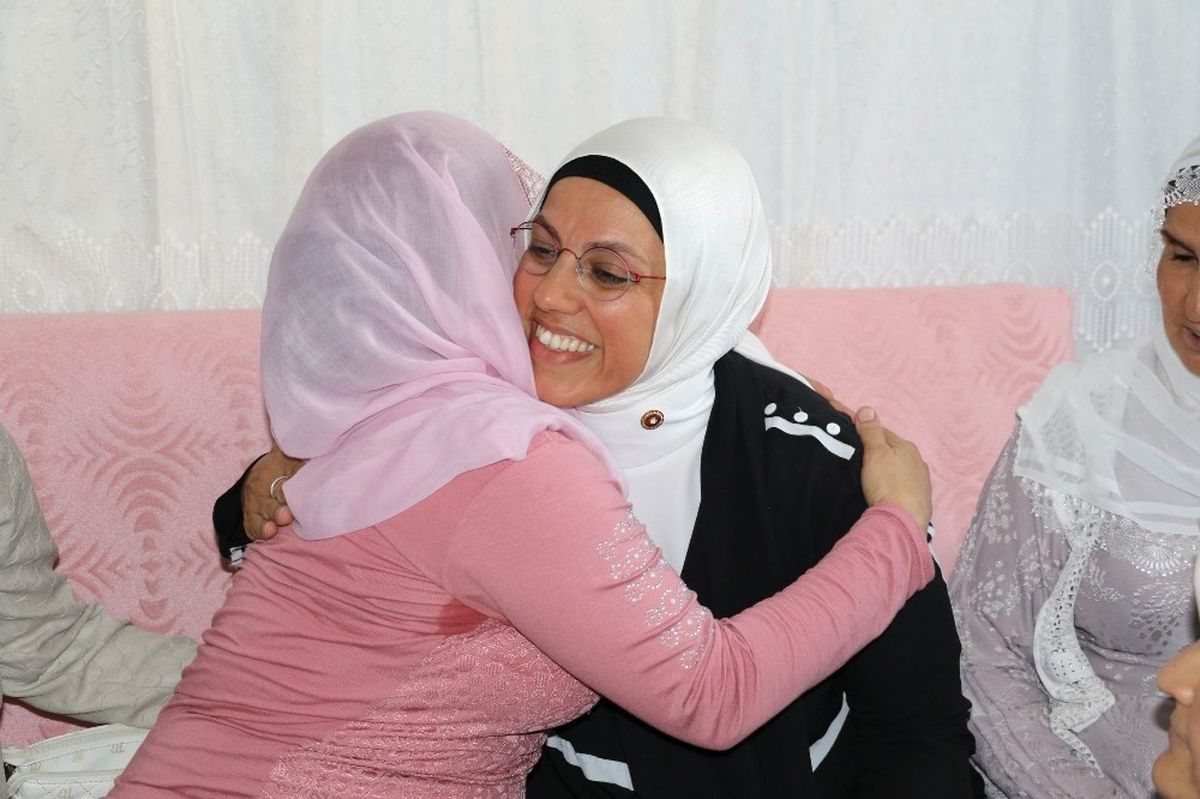 Ravza Kavakçı Kan\'dan Teröristlerin Katlettiği Fırat Sımpil\'in Ailesine Ziyaret
