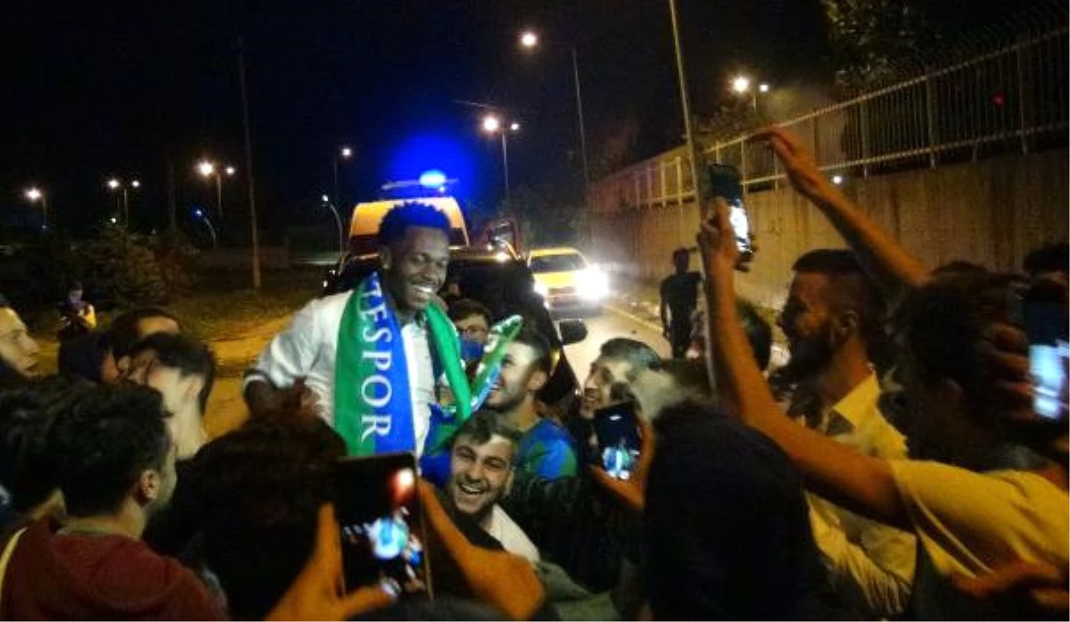 Rize\'de, Brezilyalı Futbolcuya Görkemli Karşılama