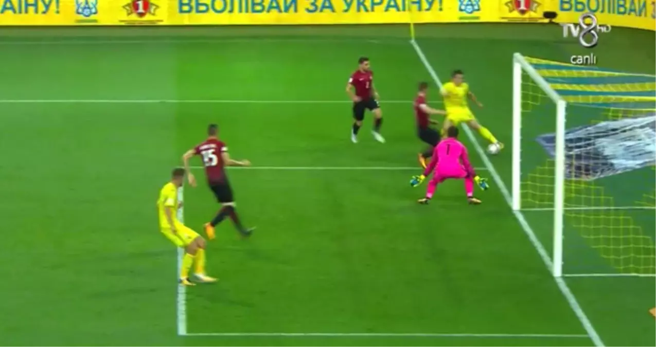 Ukraynalı Futbolcular, Türkiye\'ye Attıkları Golde Topu Dışarıdan Çevirdi