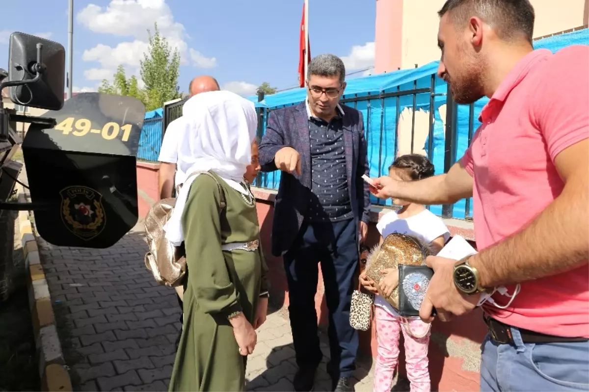 Vartolu Çocukların Bayram Harçlığı Kaymakamdan